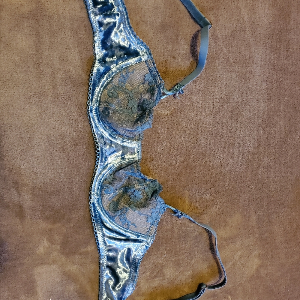 Bras - Picture 5 of 7